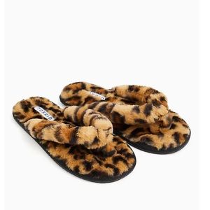 Leopard Faux Fur T-Strap Slipper WW